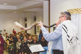 Blowing shofar at Messianic service smaller