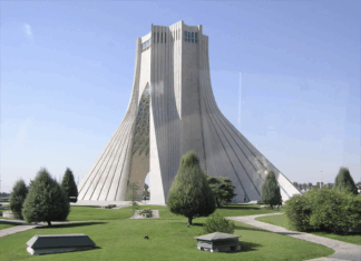 US sends 100 to Iran in night flight